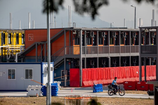 Hong Kong is clinging to ‘zero covid’ and extreme quarantine. Talent is leaving in droves.